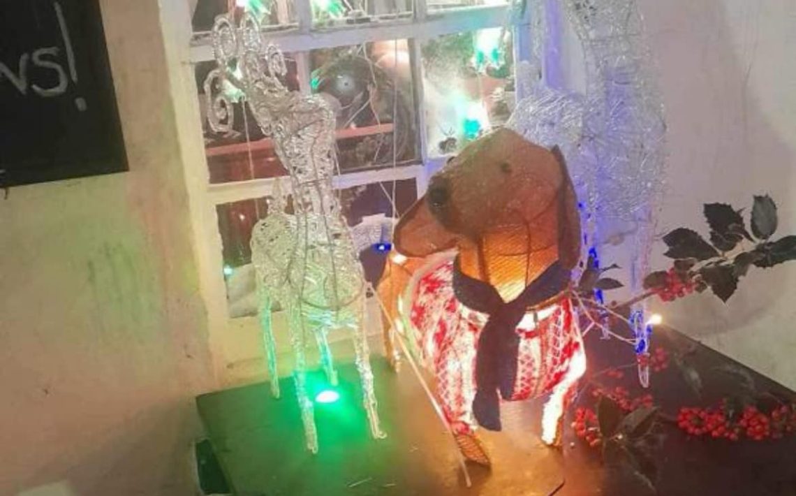 Stag and Hounds Christmas Decoration